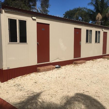 ホテル Australind Tourist Park エクステリア 写真