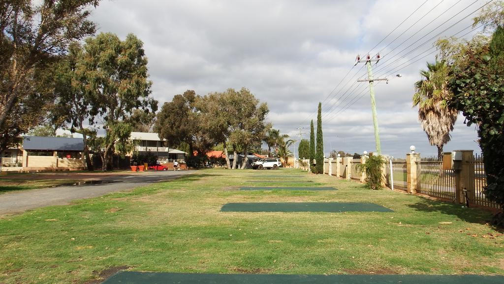ホテル Australind Tourist Park エクステリア 写真