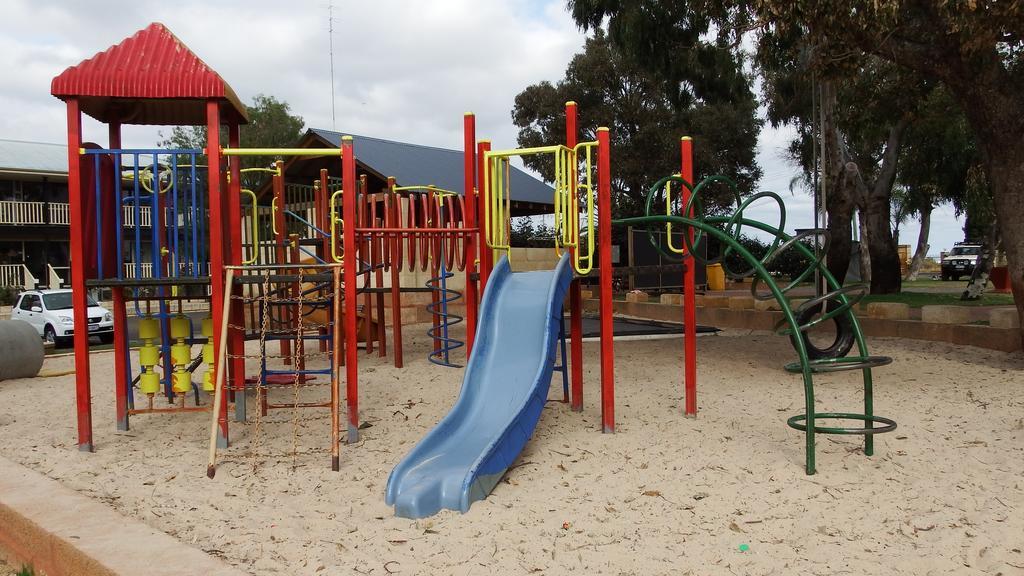 ホテル Australind Tourist Park エクステリア 写真