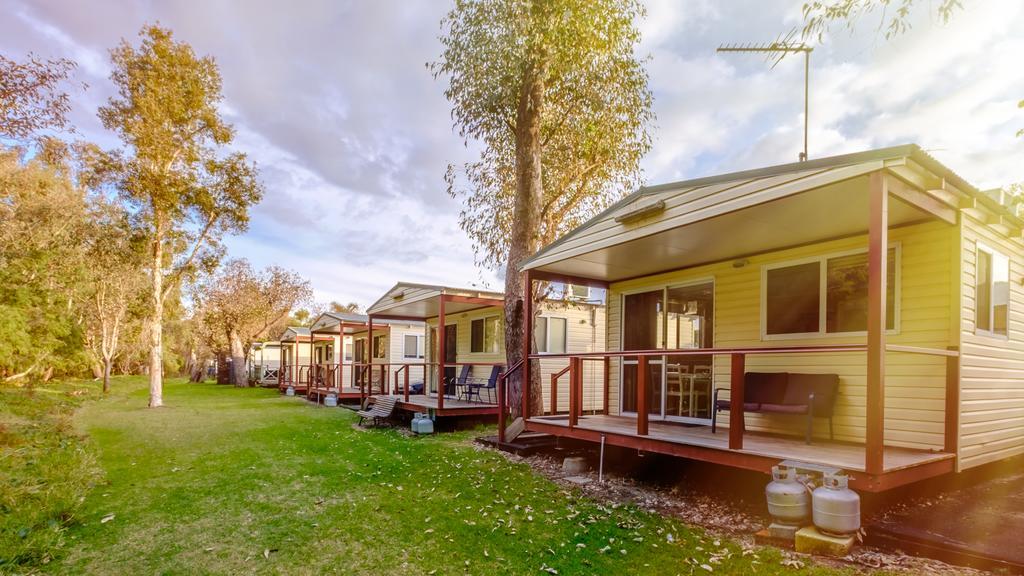 ホテル Australind Tourist Park エクステリア 写真