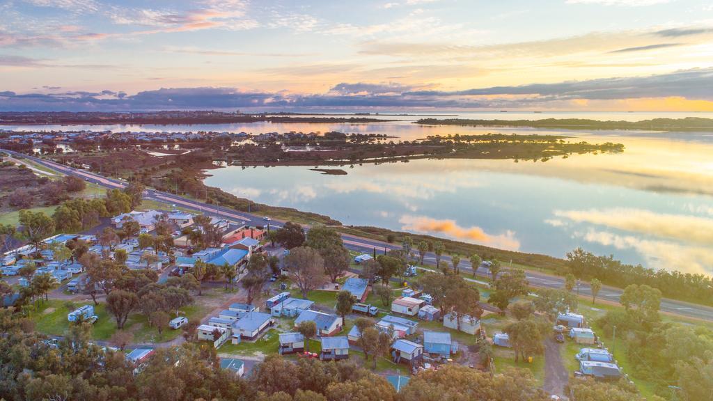 ホテル Australind Tourist Park エクステリア 写真