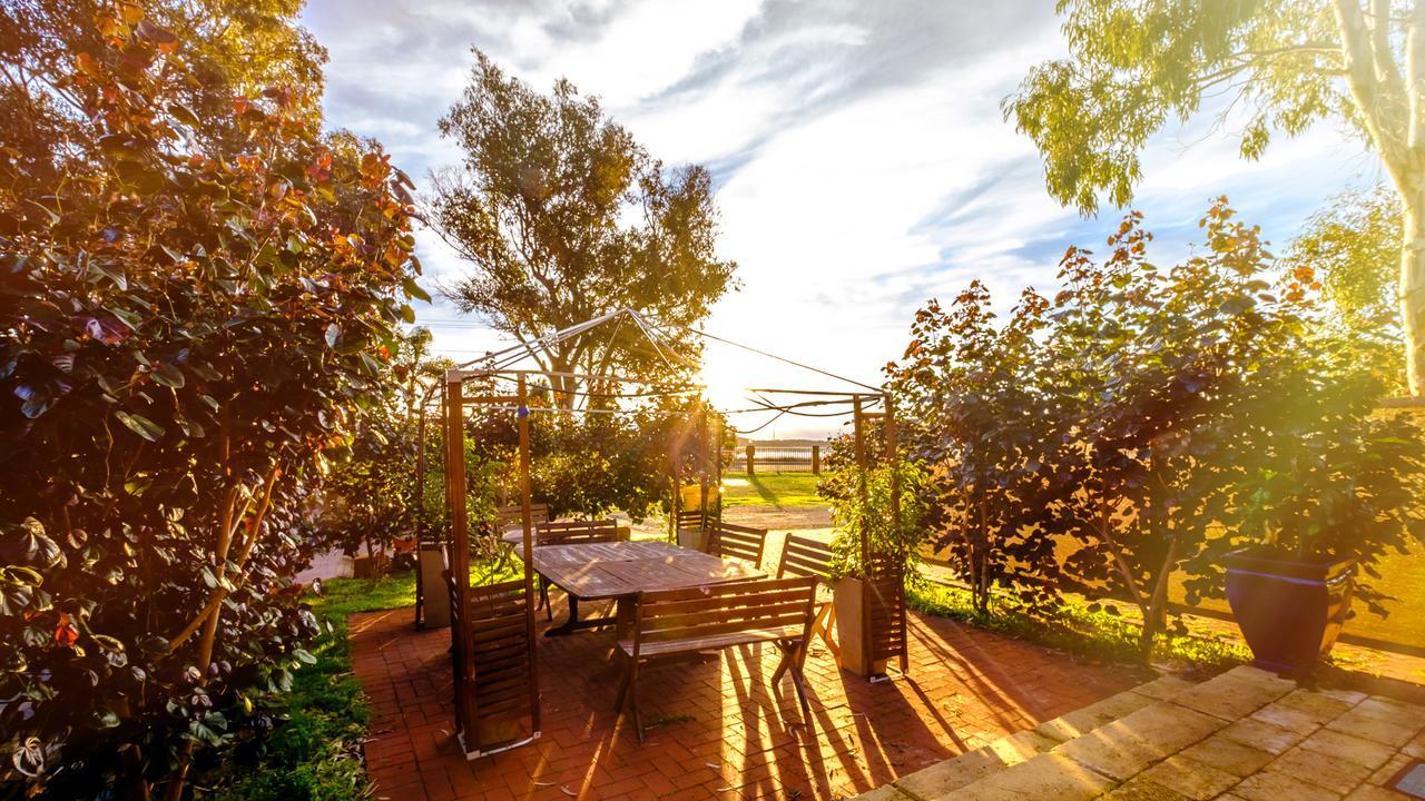 ホテル Australind Tourist Park エクステリア 写真