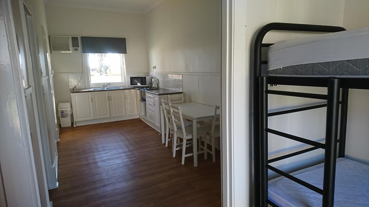 ホテル Australind Tourist Park エクステリア 写真
