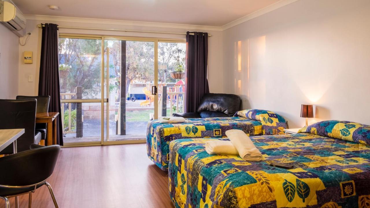 ホテル Australind Tourist Park エクステリア 写真