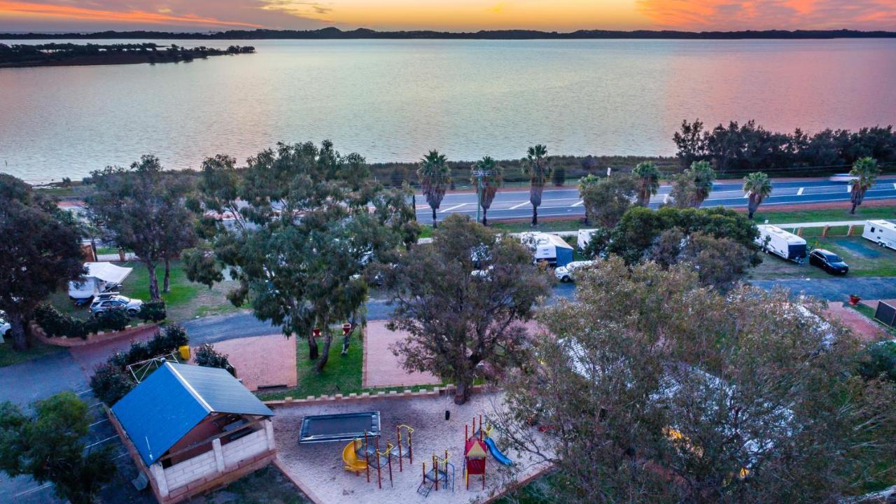 ホテル Australind Tourist Park エクステリア 写真
