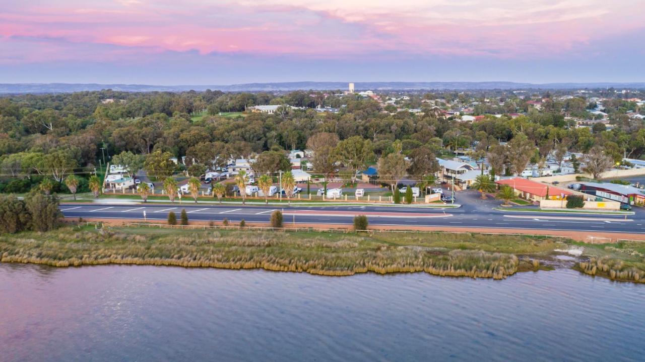 ホテル Australind Tourist Park エクステリア 写真